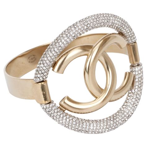 chanel kette gold logo|Chanel cc bracelet.